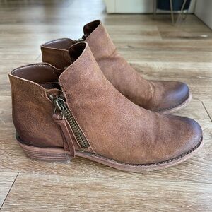 Gianni Bini Brown Zipper Booties